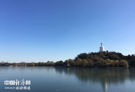 北京北海公园白塔。中国经济网记者 叶玮摄影 北京:重点整治非法“一日游” 完善民宿管理