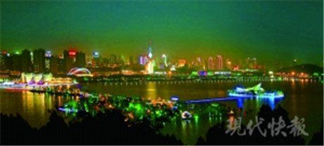 华灯初上,云龙湖流光溢彩,分外美丽 徐州市委宣传部供图 江苏徐州:云龙湖畔的绿色市井