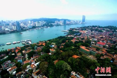资料图:厦门,别称鹭岛,福建省省辖市,东南沿海重要的港口及风景旅游城市。厦门还是中国最早设立的经济特区之一。王东明 摄 “高颜值”厦门 将向世界展现什么?