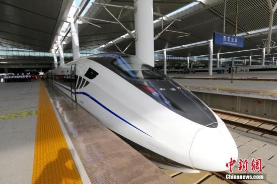 资料图:宝兰高铁动车组列车。 张远 摄 高铁站争夺白热化 地方官员:不通高铁谈合作都没底气