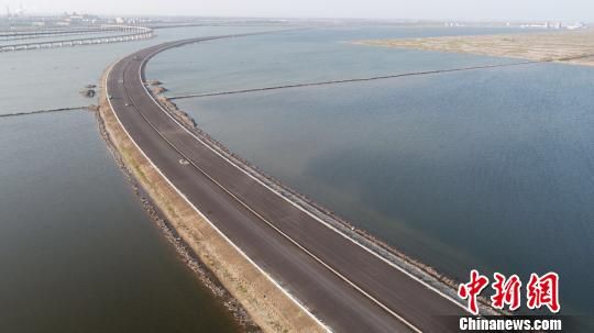 填海路段的“海上”高速 迁曹高速筹建处供稿 摄 河北迁曹高速一期年底通车:完善京津冀交通圈