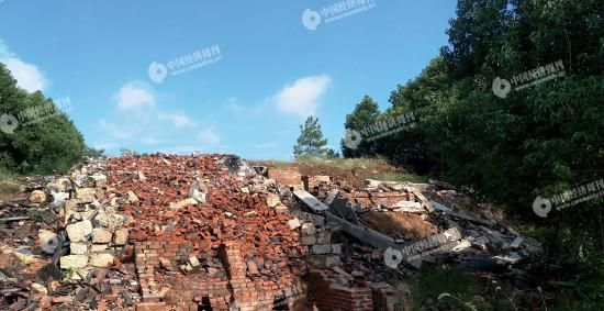 邵东县一座被推倒的瓦窑 (《中国经济周刊》记者 李永华 摄) 中央环保督察威力大:两年内完成对31省份全覆盖