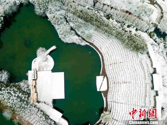 大雪后的乌镇,更添其魅力之处。乌镇景区 提供 雪落乌镇醉美江南 浙江千年古镇绽放别样精彩