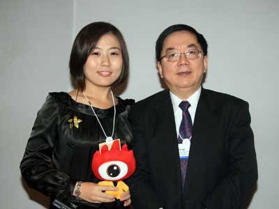 新浪财经主持人与中金公司董事长李剑阁合影