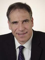 关于高哲铭游走于中之间的毕业论文参考文献格式范文