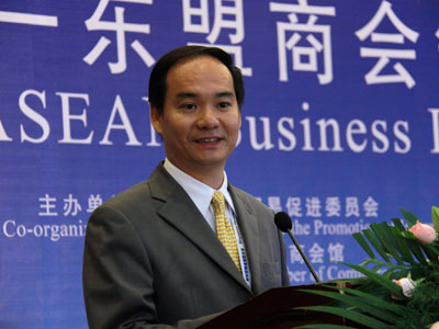李雪民:中国有很多企业考虑到新加坡上市_会议