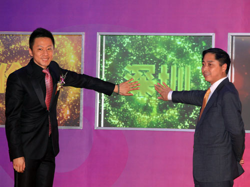 图文:张学谦、白云峰点亮深圳活动仪式