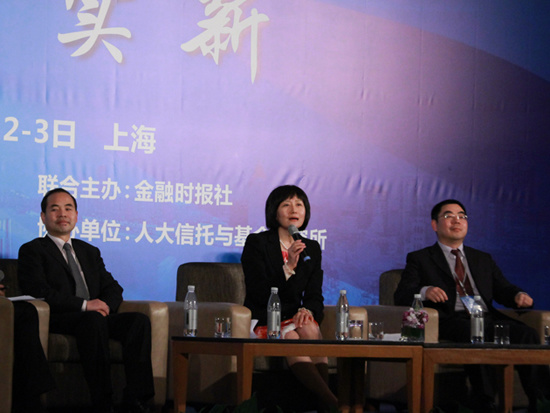 由中国信托业协会主办的“2010年中国信托业峰会”于2010年12月2日-3日在上海举行。图为圆桌论坛二全景。(来源：新浪财经 王霄摄)