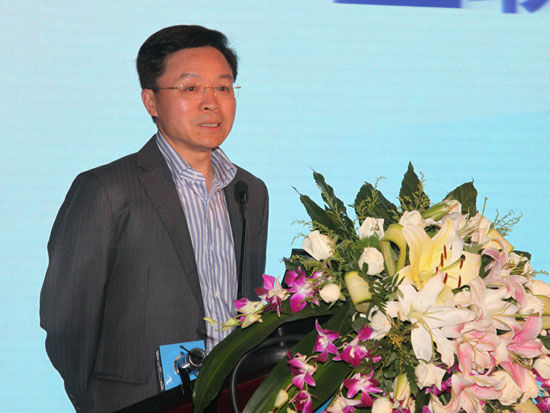 “中国互联网金融论坛”于2013年7月10日在北京举行。上图为国泰君安证券股份有限公司董事长万建华。(图片来源：新浪财经 梁斌 摄)