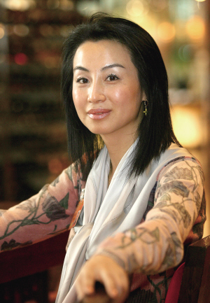 20岁的刘迎霞从部队转业后组建了翔鹰装饰