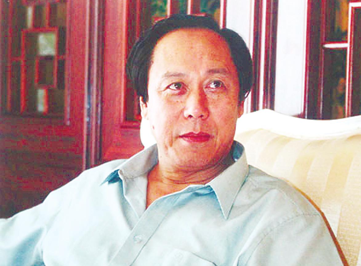 记书法家何东君