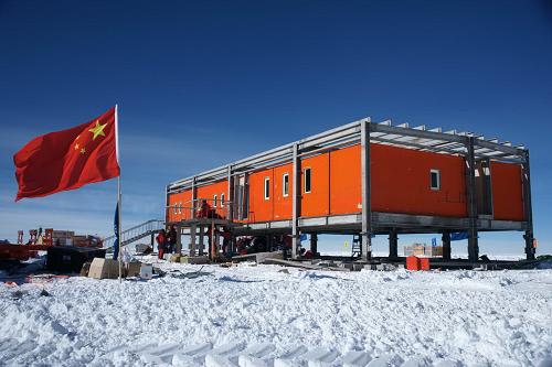 中国第25次南极科考队昆仑站主体钢结构搭建