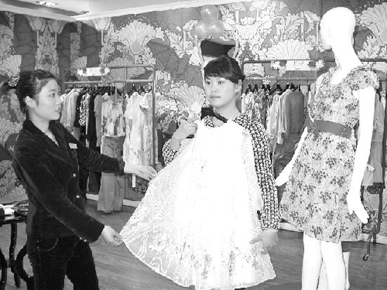 厦门品牌女装逆势搏商机_滚动新闻