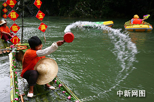 广州最纯净龙舟水首度端午迎客 响水峡漂流升温