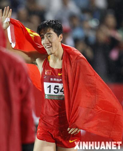 刘翔伤脚手术1年后将复查 火箭队医抵沪探望飞