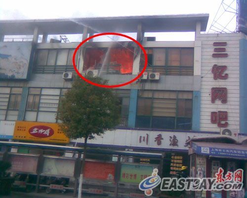 沪嘉定一娱乐场所包间起火 周边商铺断水断电