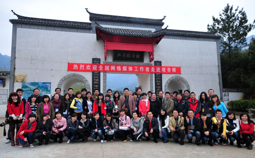 �߽���������ý���߸��ܡ�һ��������Ƭ��