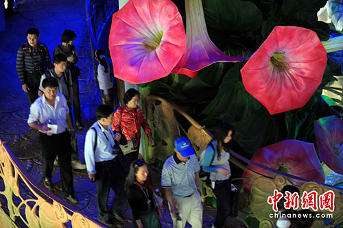 ͼ���Ϻ�����԰����˹���ҹ����Ȼ�ʢ��