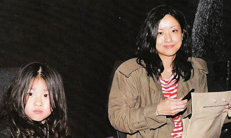 ����Ӵ���Ů�����ΰ��·��������У������