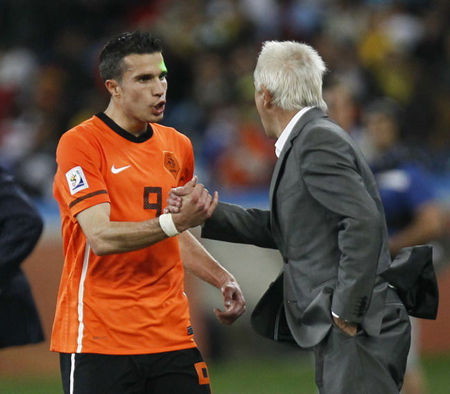 荷兰主帅证实两大将不睦 内讧主角已被分别谈话_滚动新闻_新浪财经_新浪网