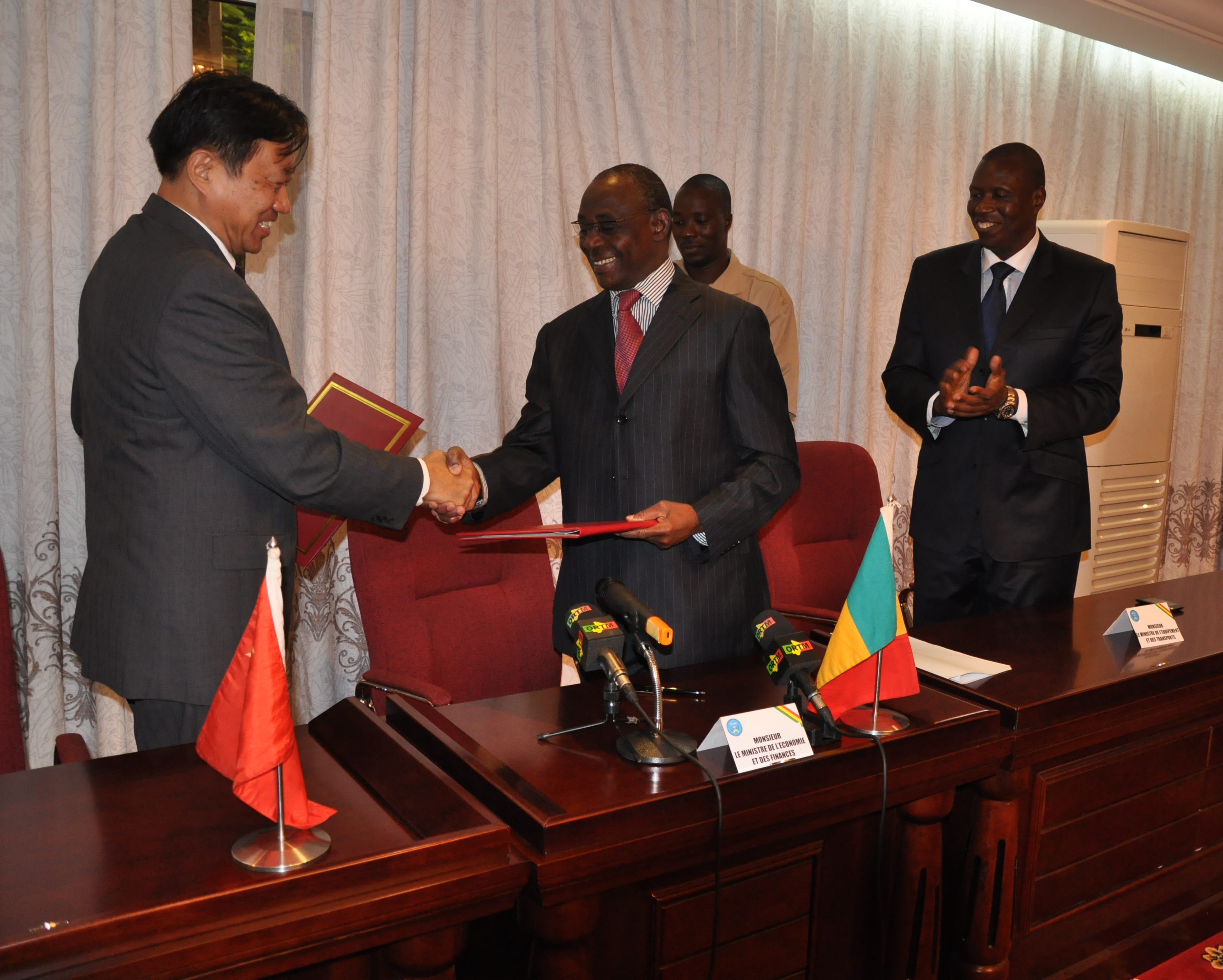 ����ǩ�����Ź�·������Ŀ�Żݴ�����Э��