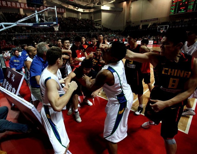 男篮群殴的背后