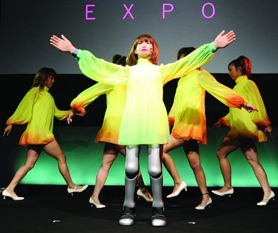 日本仿真女性 机器人能歌善舞_滚动新闻