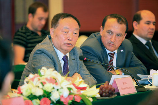 王俊文会长出席俄语国家市场开发与投资交流活