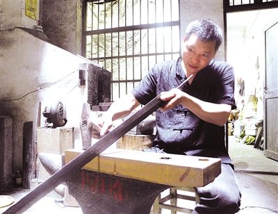 龙泉宝剑: 坚韧锋利,刚柔并寓 千锤百炼的光芒_