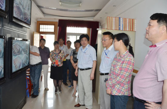 刁吉润在巡考时强调,要以严谨、负责、认真的