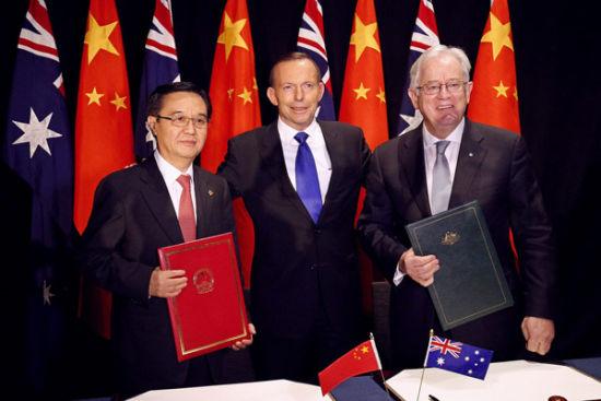 中澳贸易部长正式签署两国自贸协定并致辞_滚
