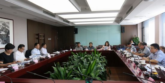 夏勇同志主持召开《测绘法》修订专家论证会_