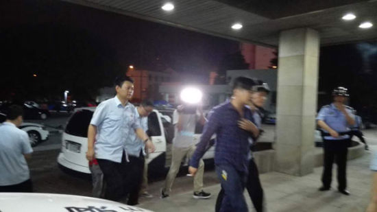 向执行难宣战 常熟法院深夜开展抓老赖行动