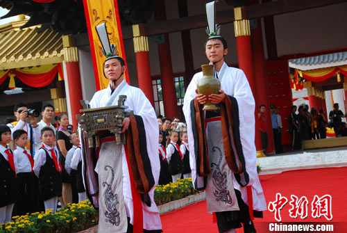 广西柳州文庙举行重建后首次祭孔大典(组图)