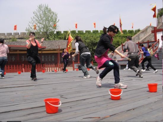 清明上河图景区举办第四届清明“踏青节”(图)