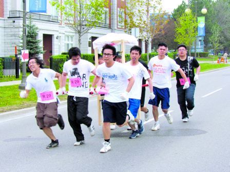 加拿大万锦市抬轿大赛 主流及华人团体争雄(图)