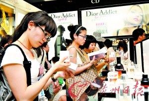 免税购物香港PK三亚:旗鼓相当 个别有差异
