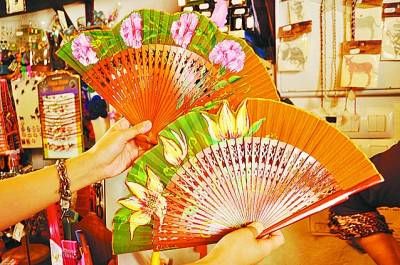 安达卢西亚悬崖上的白色小镇(组图)