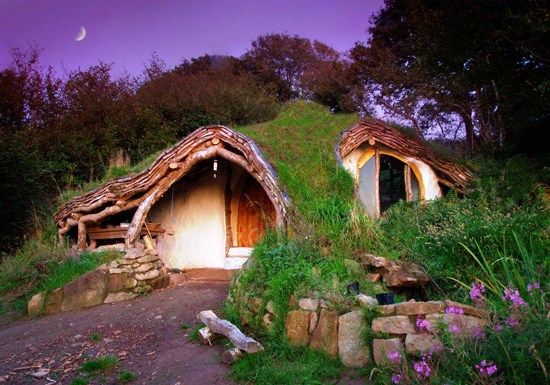 英男子徒手造房屋 酷似《魔戒》霍比特住宅(图)