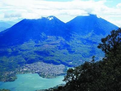 危地马拉阿蒂特兰 山水相连景色非凡(组图)