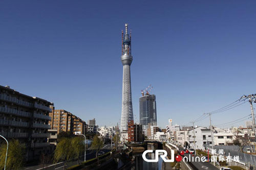 日本:“东京天空树”顶部冰雪成安全隐患(图)