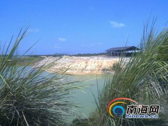 红砖厂一旁遭到破坏的河岸
