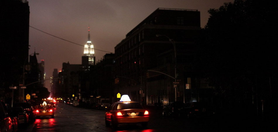 纽约因风暴来袭停电陷入黑暗