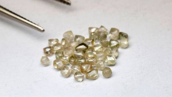 未经加工的钻石+资料图
