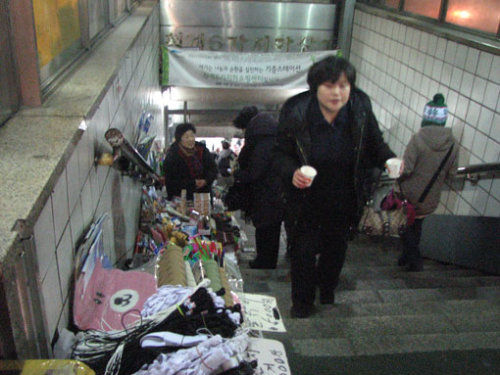 看世界各国如何管理小商小贩