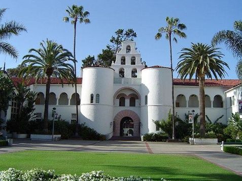 6、San Diego StateUniversity美国圣地亚哥州立大学。学生人数：29187，每年的暴力犯罪件数：27，每年的财产犯罪件数：575。