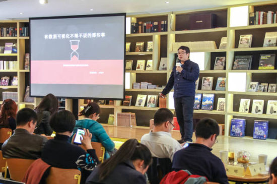 新浪网新闻中心主编卢旭宁 新浪网新闻中心主编卢旭宁