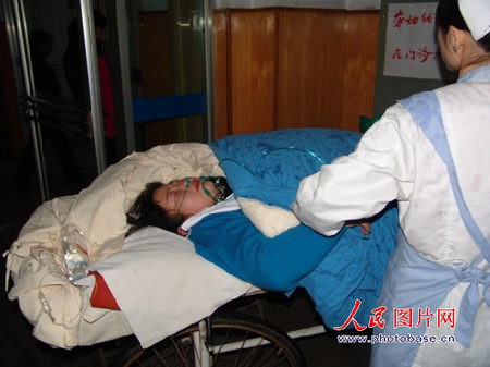 洛阳乡领导因家属病亡拘禁殴打护士(组图)