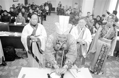 岳府街百名后裔祭岳飞