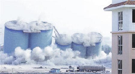 海南三亚污染大户天涯水泥厂被爆破(图)